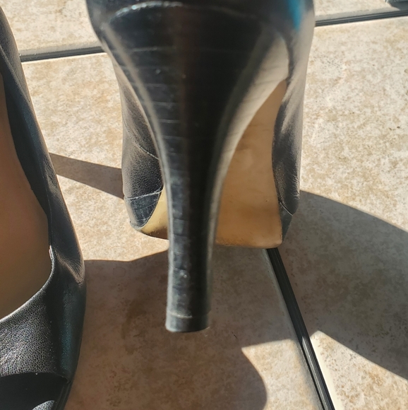 Cute pair of leather pumps by Franco Sarto - Picture 2 of 4